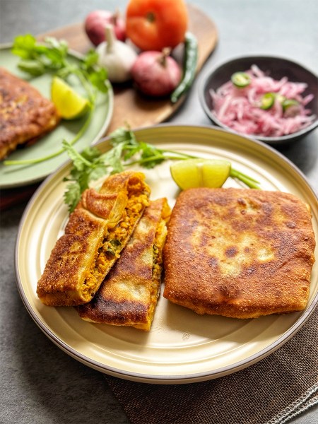 mughlai-paratha-curry-loves