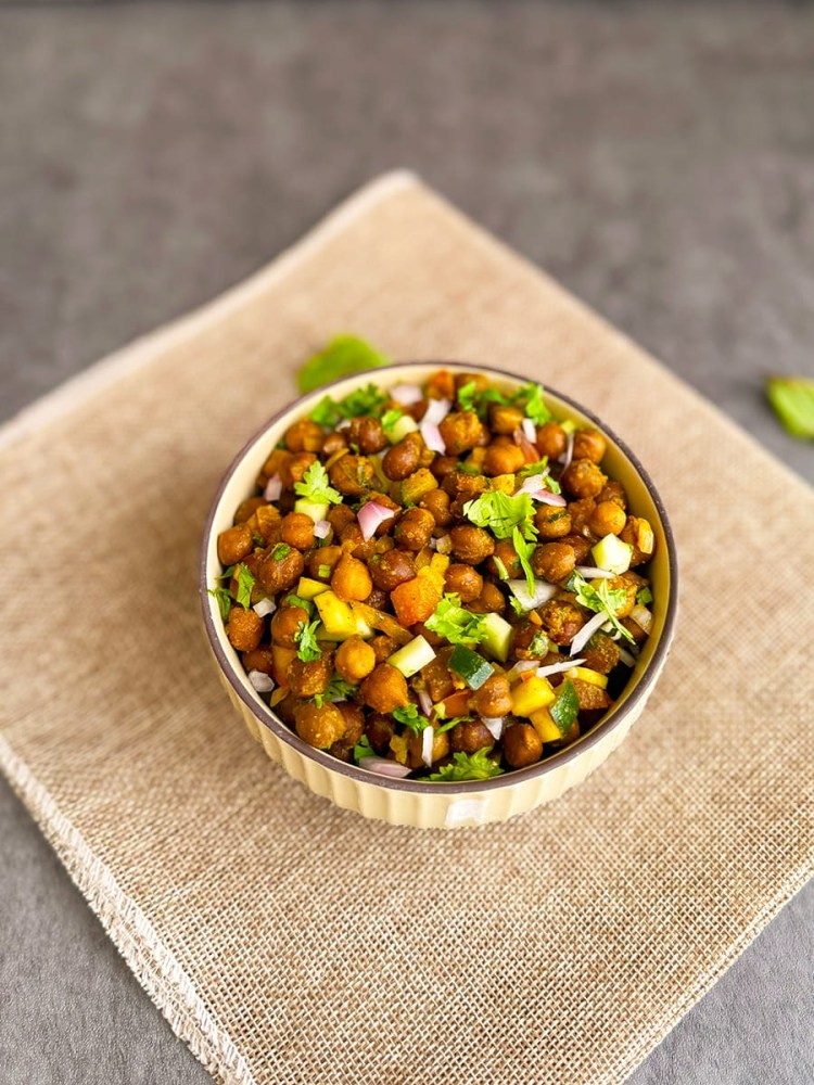 Kala-channa-chaat-curry-loves