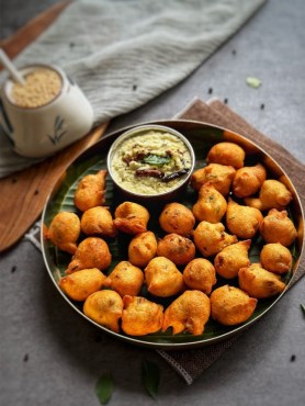 urad-dal-pakora-curry-loves