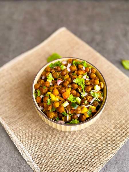 Kala-channa-chaat-curry-loves