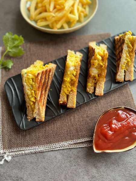 EGG-AND-PANEER-SANDWICH-curry-loves